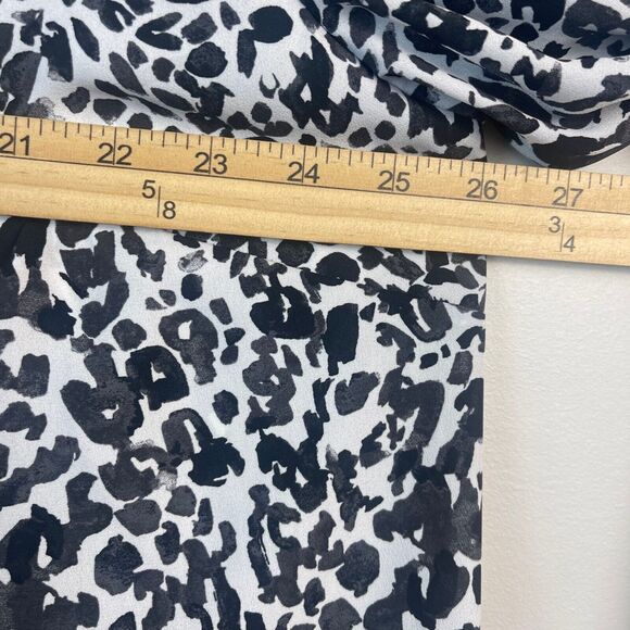 EVRI Top Women's 1X Black White Animal Print V-Neck Long Sleeve Blouse Mature - Picture 7 of 8